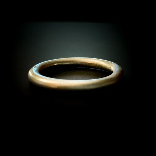Simple and sleek minimalist silver wedding ring 1500px