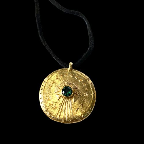 18ct Gold Ra Pendant with Australian Teal Parti Sapphire SeragaEngland SE8271 7 18ct Gold Ra Pendant with Australian Teal Parti Sapphire SeragaEngland SE8271 7