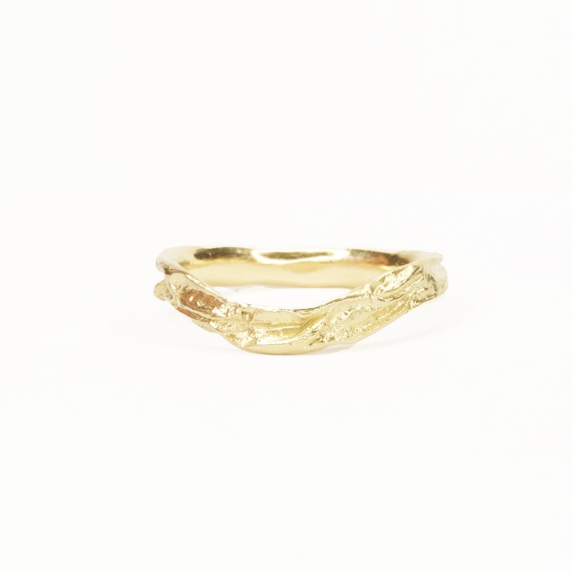 SLIM WISHBONE CURVED PINETUM WOODLAND RING IN SILVER OR GOLD SE7653 6