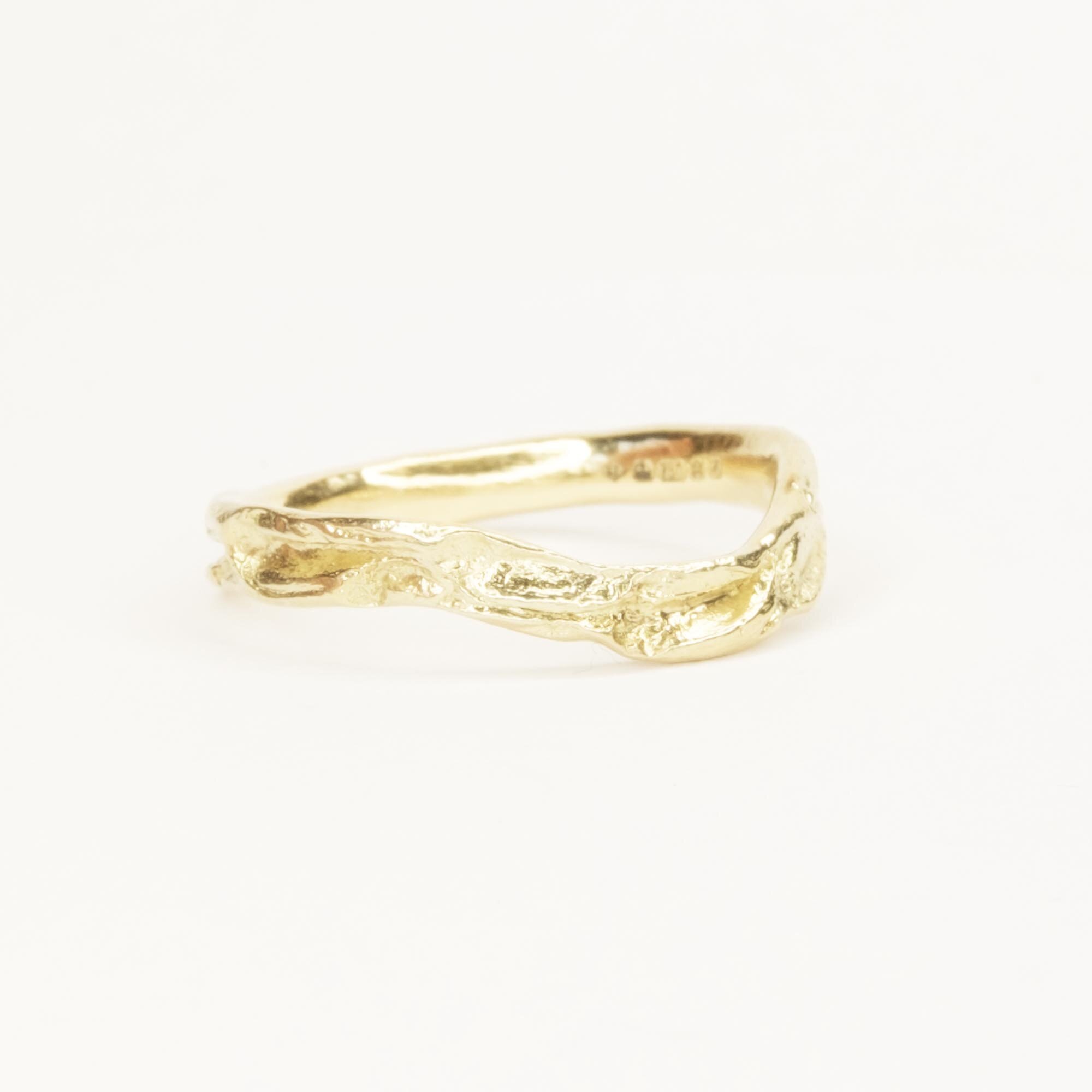 SLIM WISHBONE CURVED PINETUM WOODLAND RING IN SILVER OR GOLD SE7653 7
