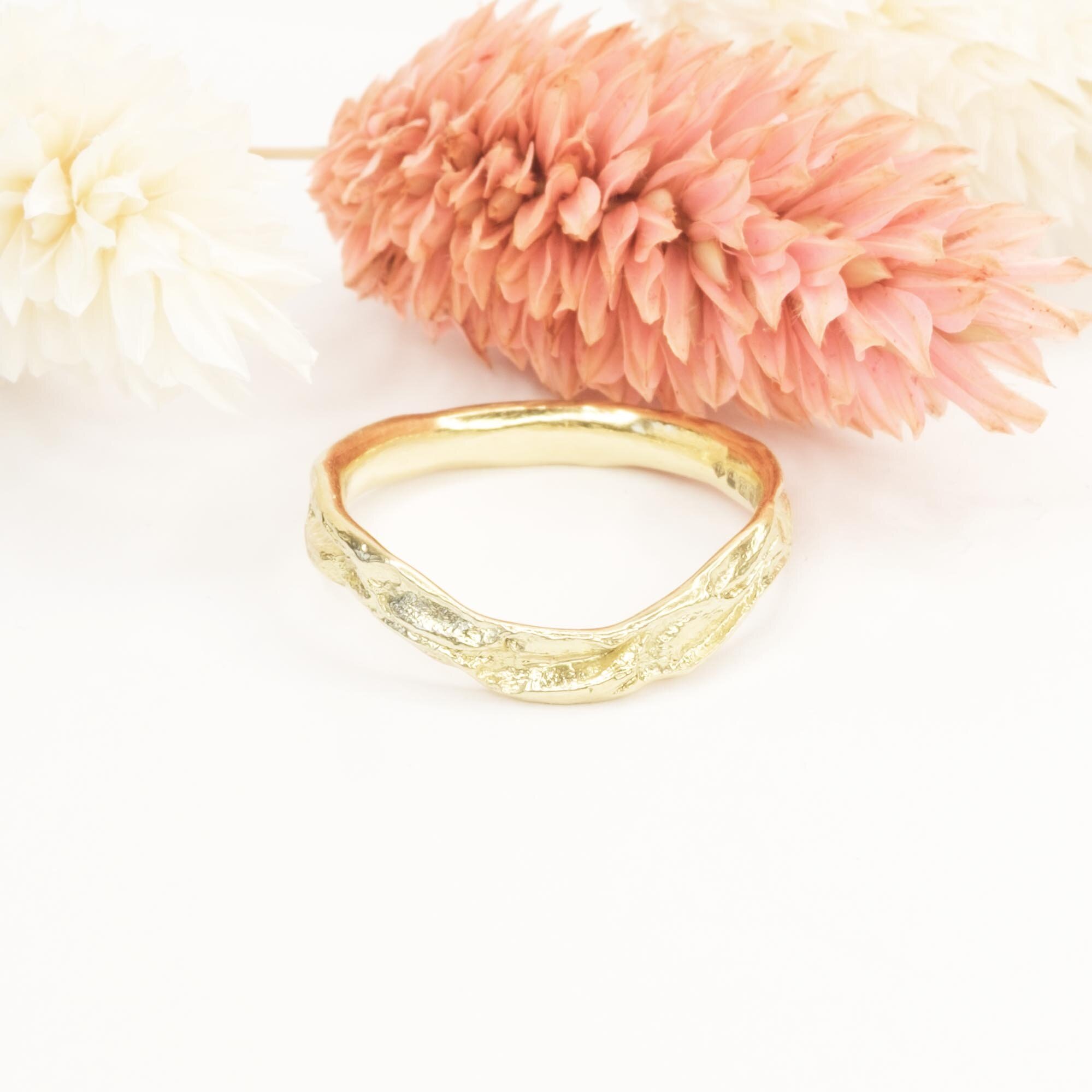 SLIM WISHBONE CURVED PINETUM WOODLAND RING IN SILVER OR GOLD SE7653 9